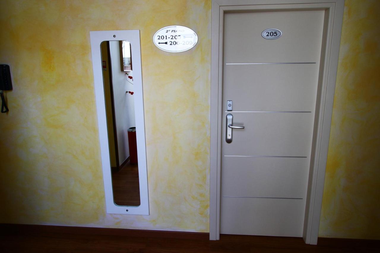 Hotel Arena Rimini Zewnętrze zdjęcie